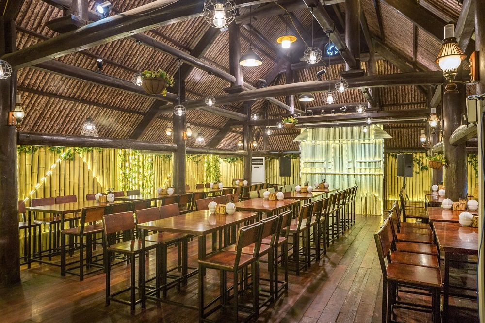 Stilt house 141 - One of the best hot pot restaurants on Truong Dinh 2 street