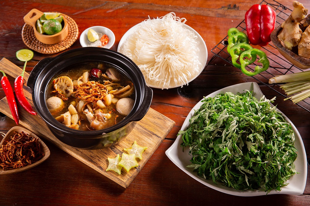 Stilt house 141 - One of the best hot pot restaurants on Truong Dinh street 4