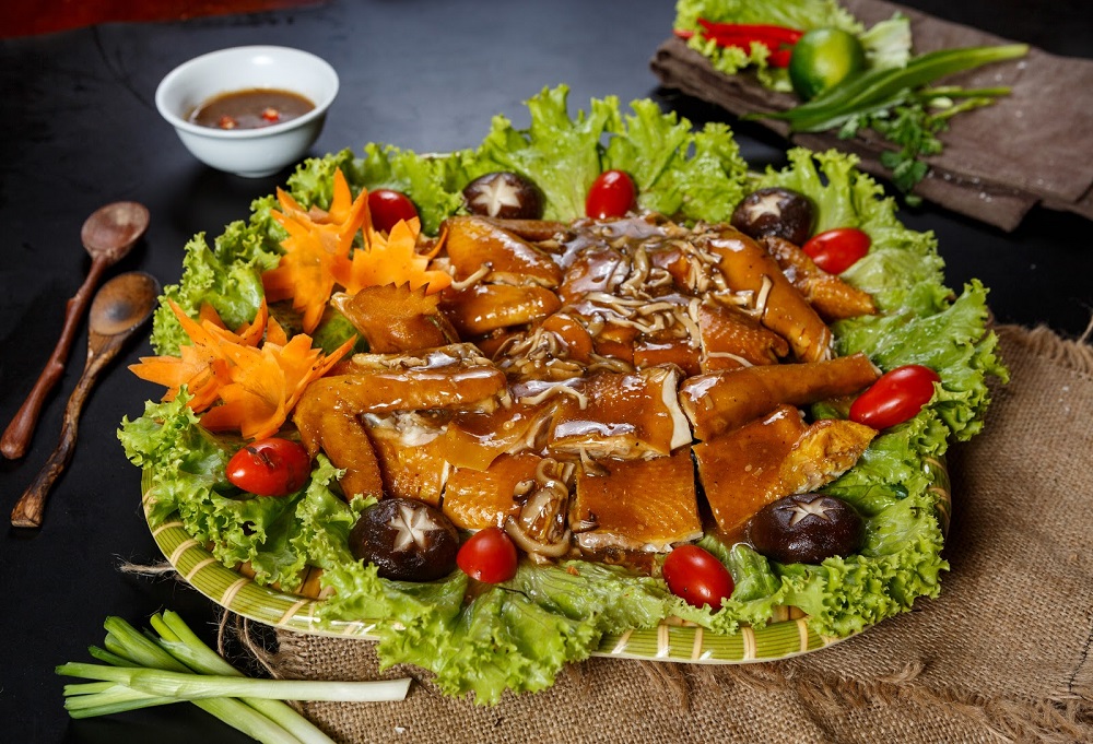 Stilt house 141 - One of the best hot pot restaurants on Truong Dinh 5 street