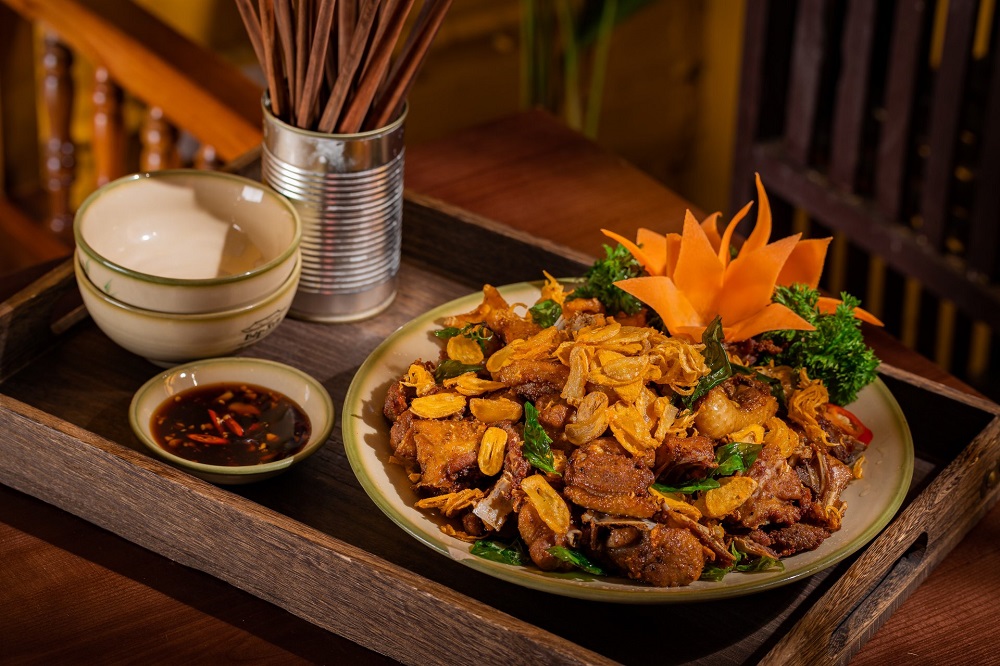 Stilt house 141 - One of the best hot pot restaurants on Truong Dinh 6 street