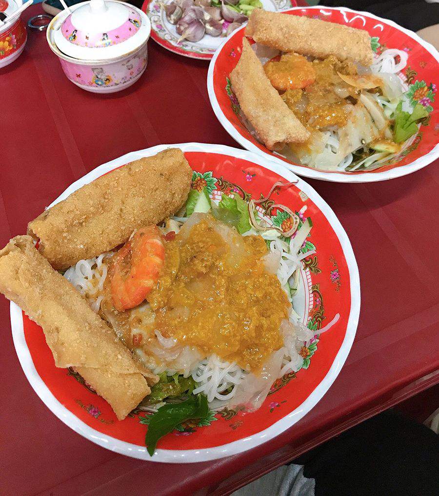 Delicious Hue dishes that make the reputation of the ancient capital's cuisine 3