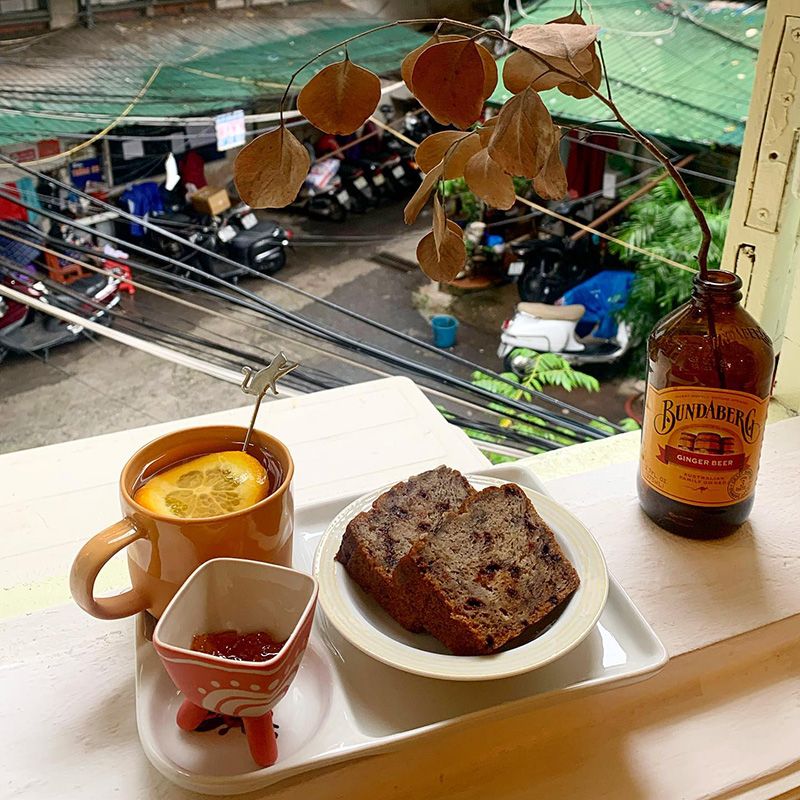 Coffee shops in Hanoi are hidden in the middle of old apartment buildings 5