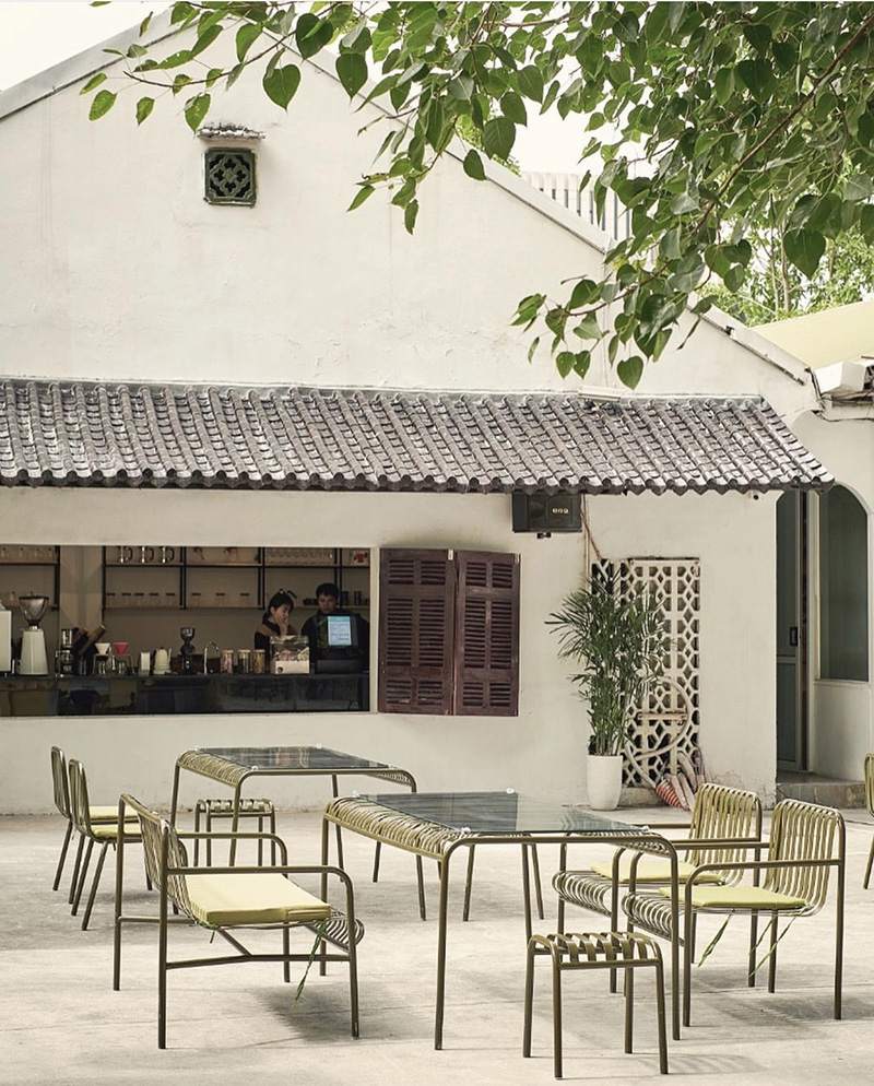 Coffee shops in Hanoi with peaceful beauty in the heart of the capital 11