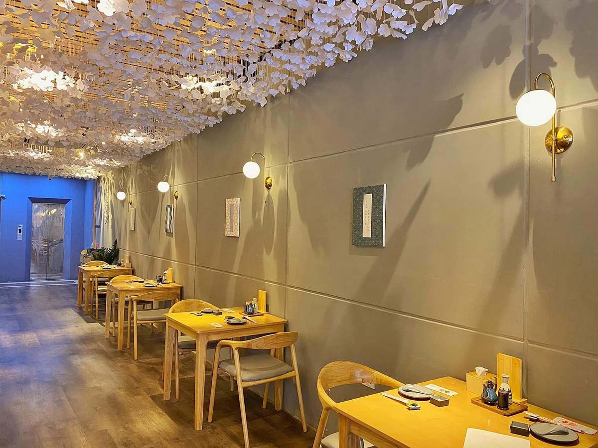 Get full immediately with the menu of +200 delicious and attractive dishes at Hadu Sushi 14