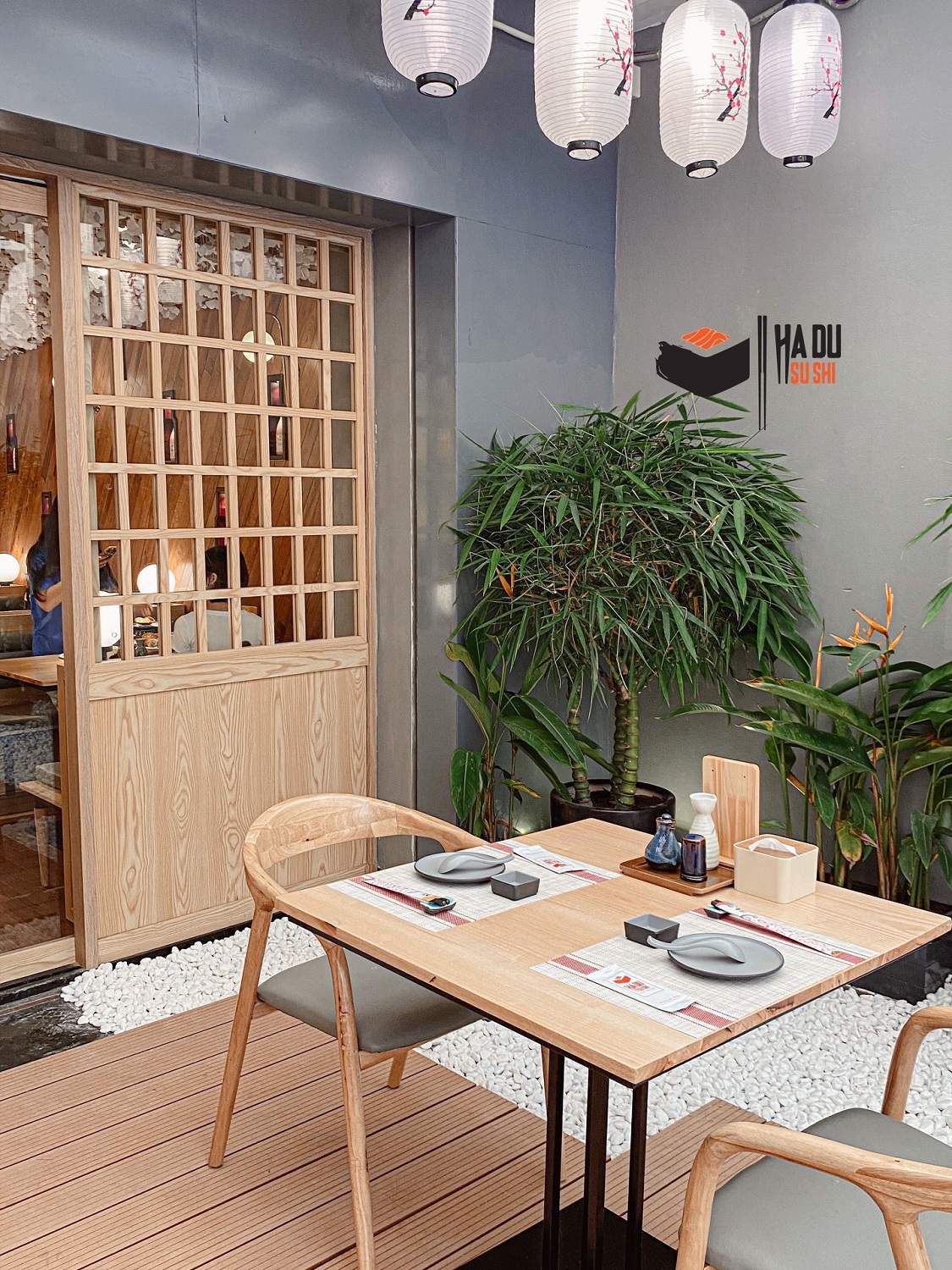 Get full immediately with the menu of +200 delicious and attractive dishes at Hadu Sushi 15