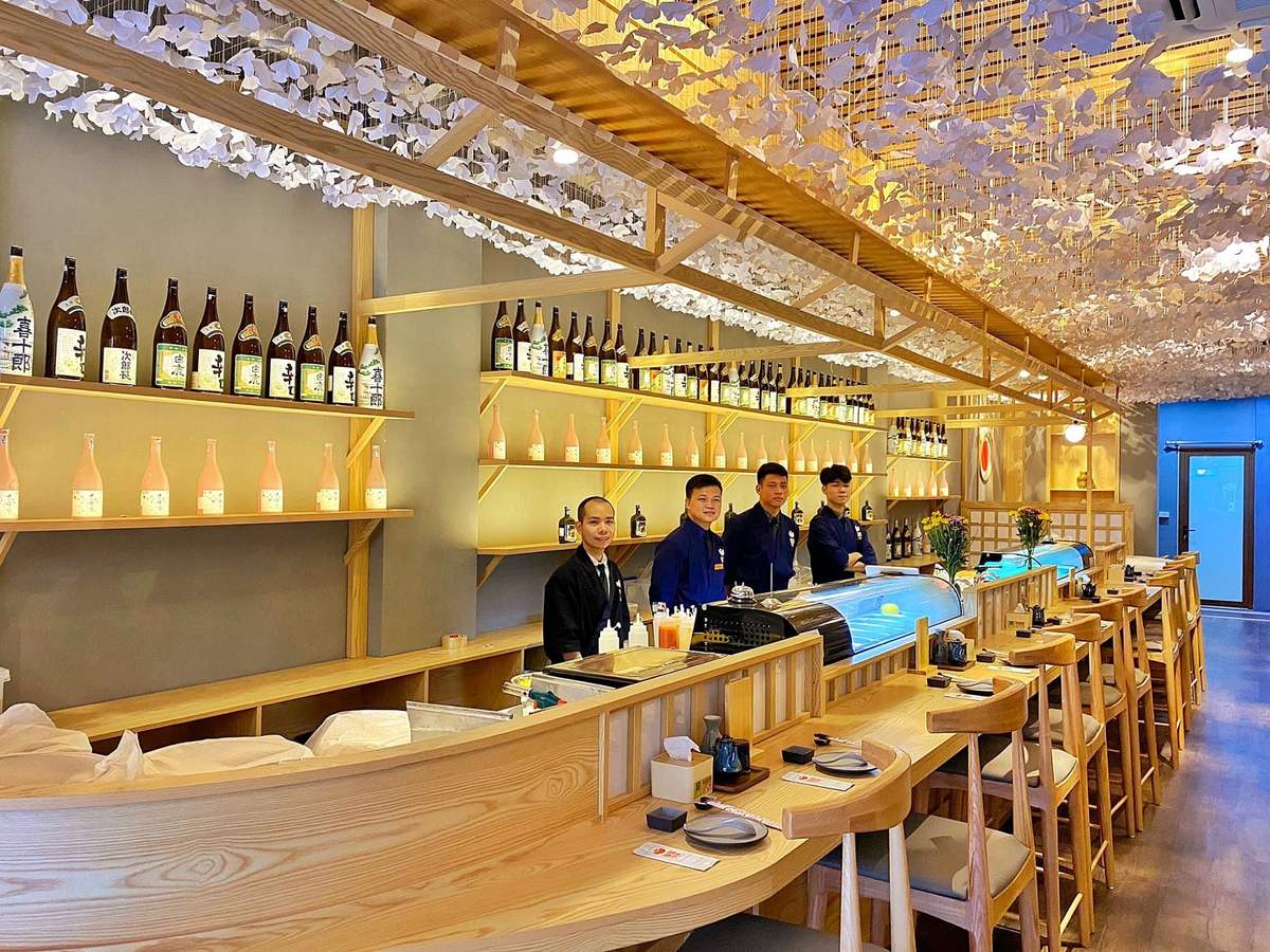 Get full immediately with the menu of +200 delicious and attractive dishes at Hadu Sushi 17