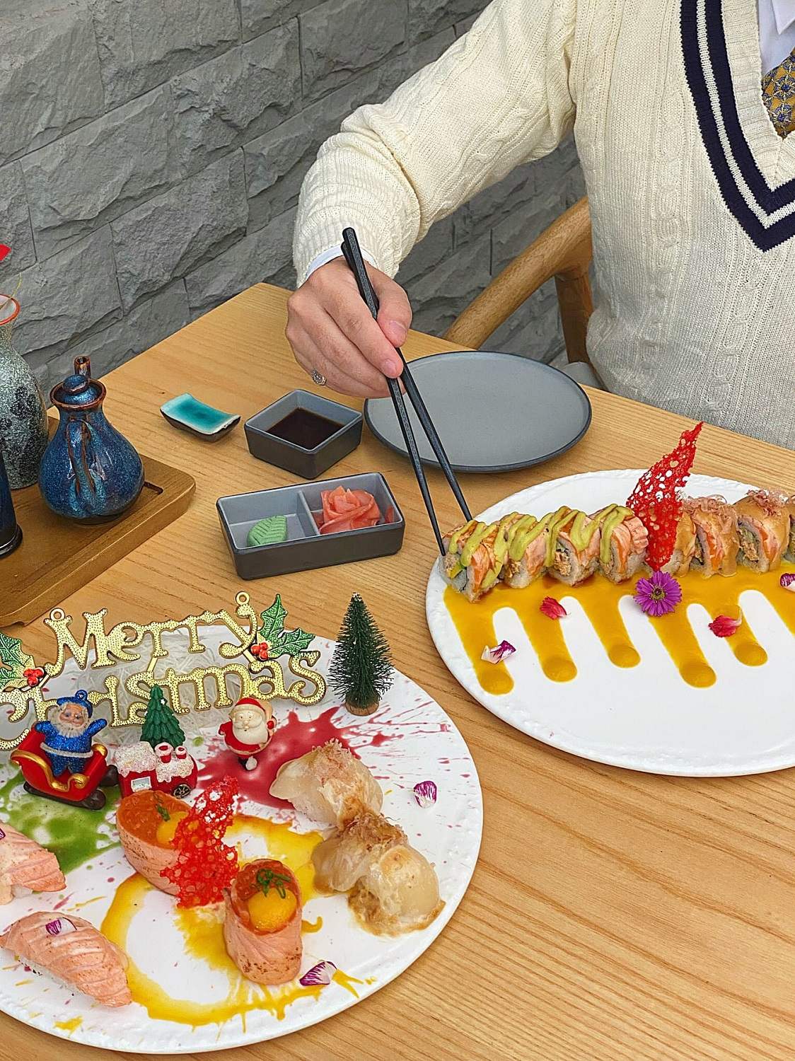 Get full immediately with the menu of +200 delicious and attractive dishes at Hadu Sushi 23