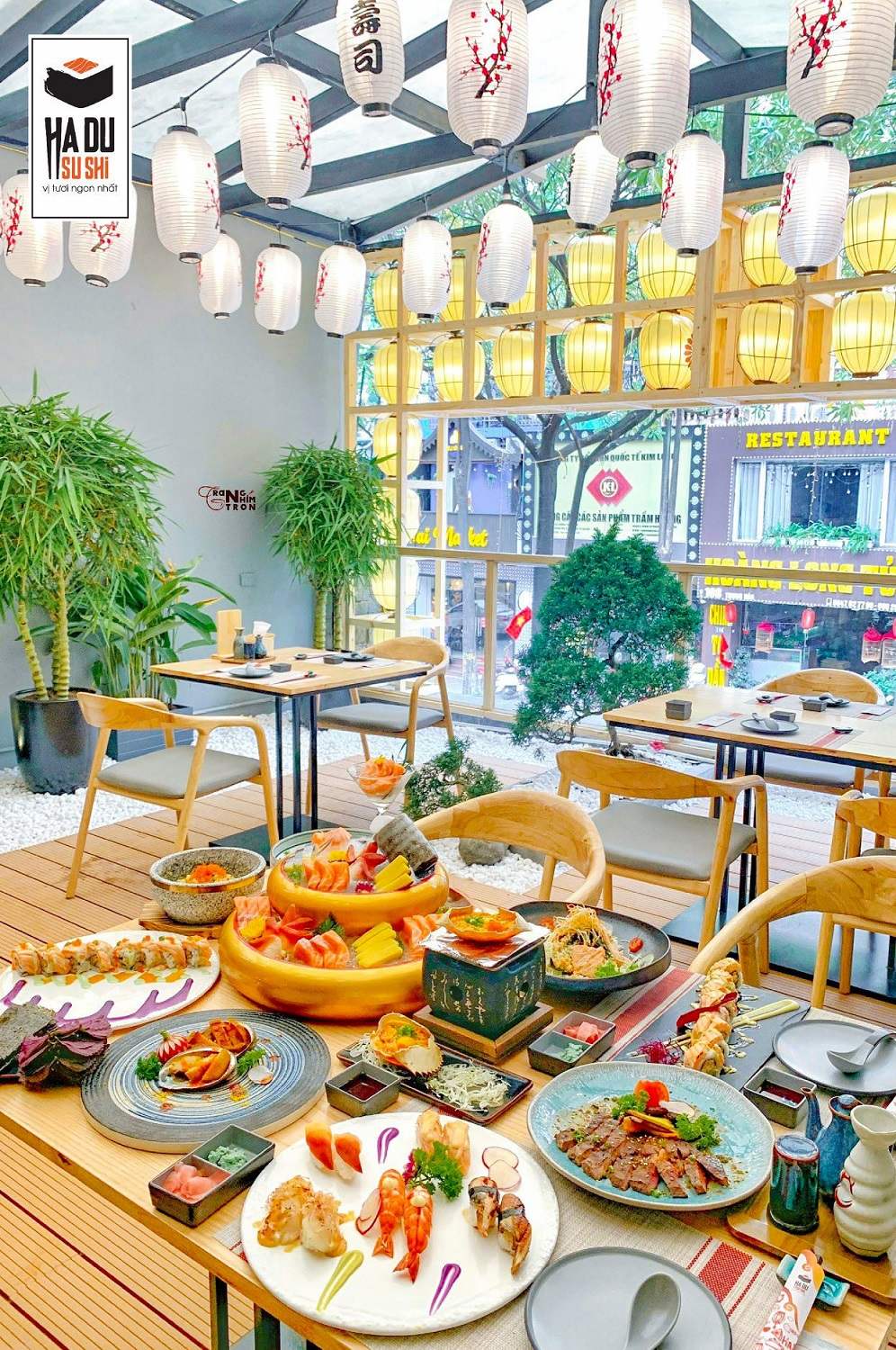 Get full immediately with the menu of +200 delicious and attractive dishes at Hadu Sushi 27