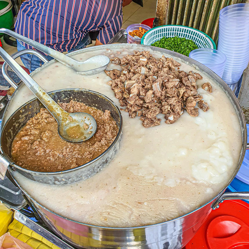Ong Ta's rib porridge, a famous delicacy in Saigon 3 for 40 years