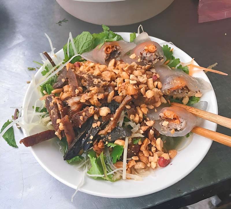 Tips for you: 10 delicious dried beef salad restaurants in Hanoi that are loved by gourmets 2