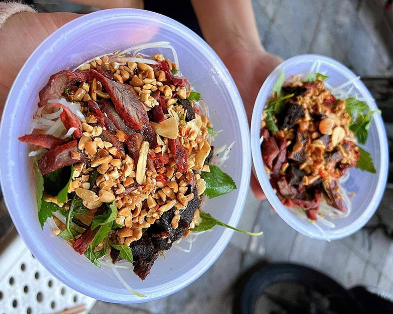 Tips for you: 10 delicious dried beef salad restaurants in Hanoi that are loved by gourmets 5