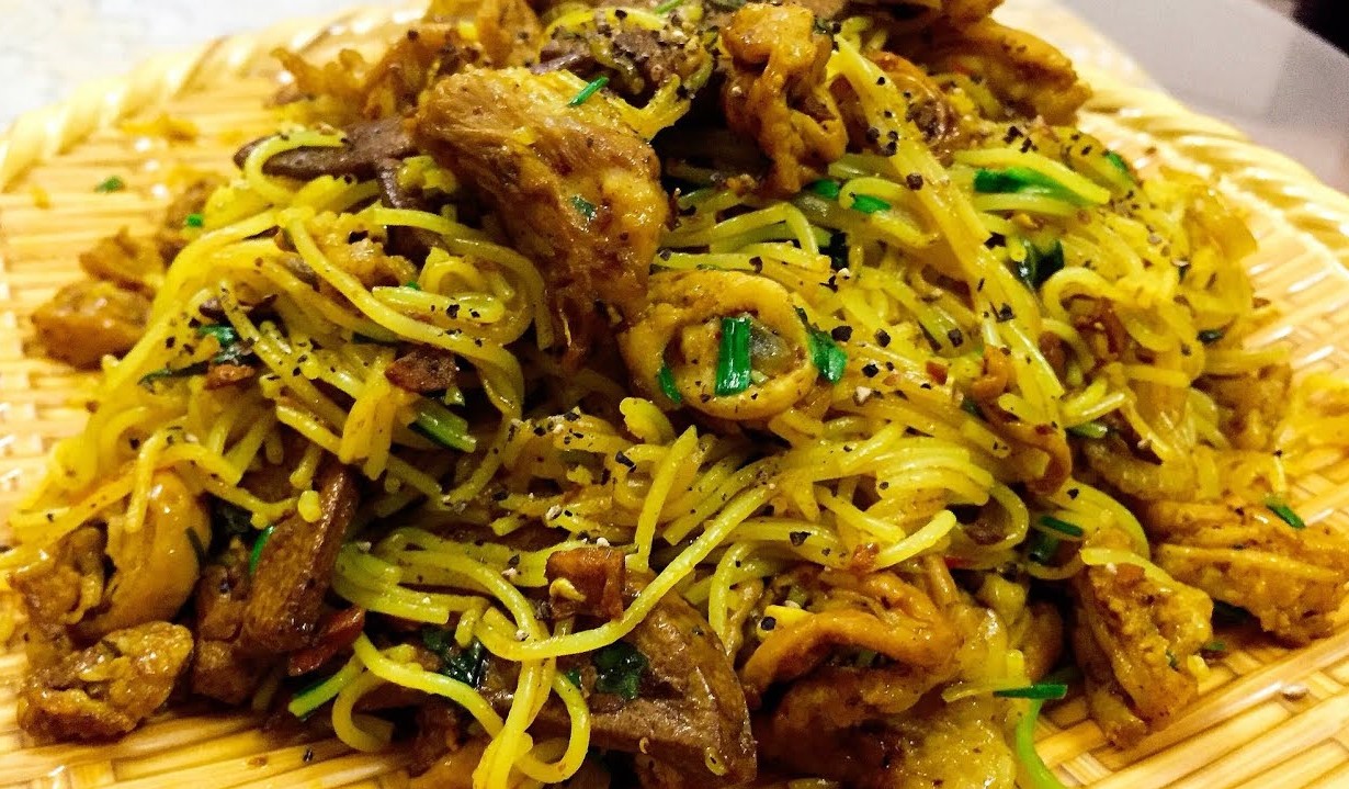 Stir-fried tail knob with turmeric and fish with bamboo shoots - Hue specialties in the rainy season 2