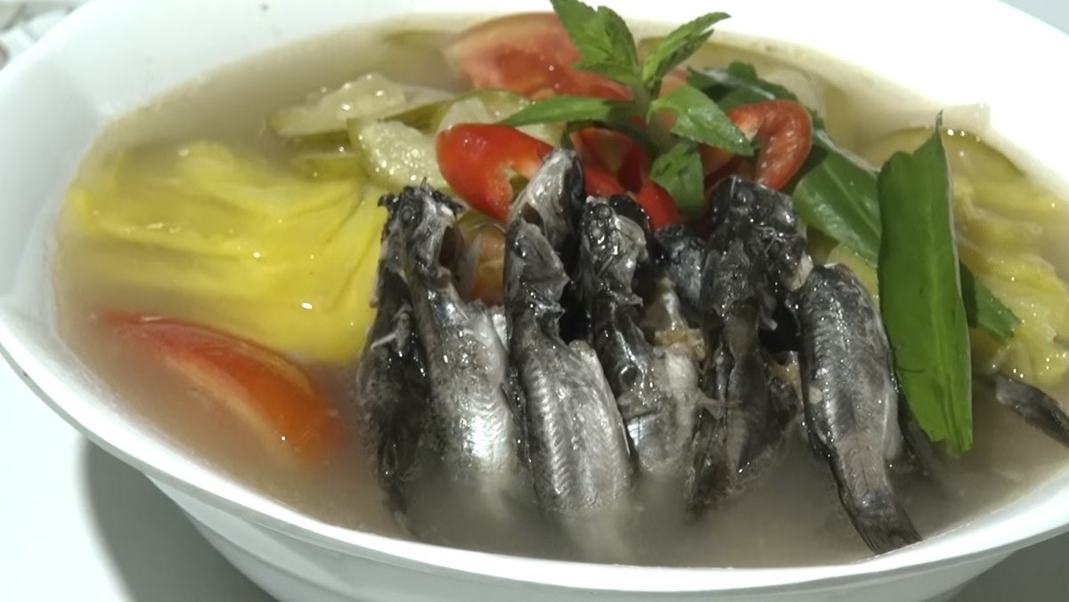 Stir-fried tail knob with turmeric and fish with bamboo shoots - Hue specialties in the rainy season 4