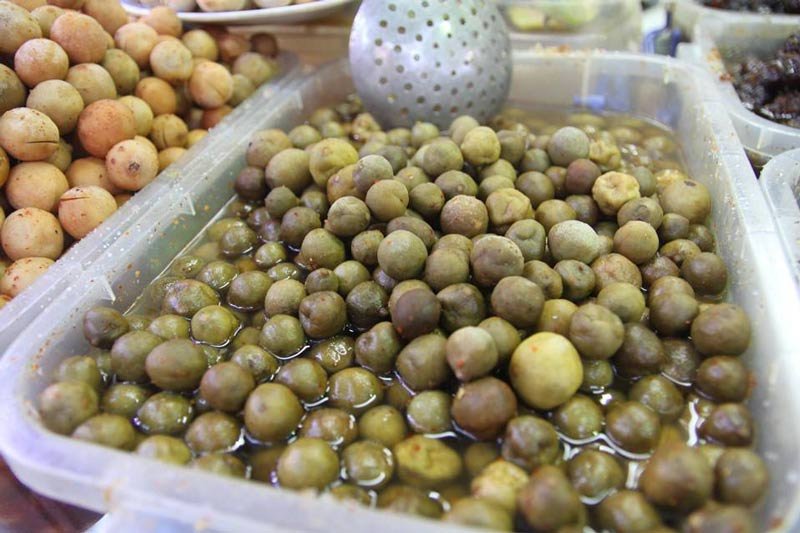 The taste of Hanoi Apricot is delicious and irresistible 4