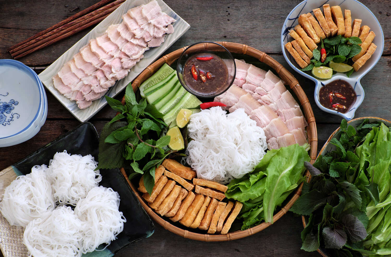 Bombardment of 7 Hanoi vermicelli and tofu shops with shrimp paste caused trauma 4