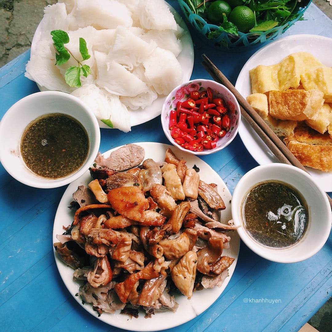 Bombardment of 7 Hanoi vermicelli and tofu shops with shrimp paste caused injuries 5