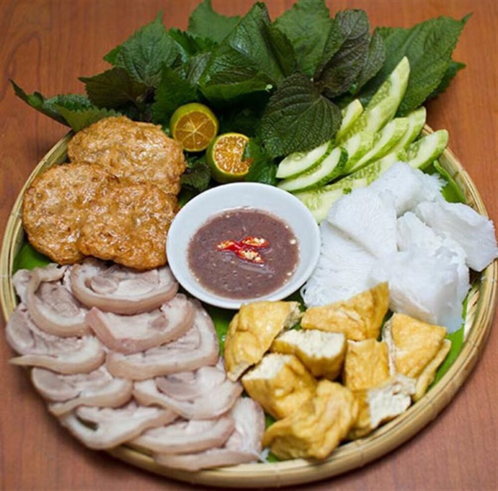 Bombardment of 7 Hanoi vermicelli and tofu shops with shrimp paste caused injuries 6