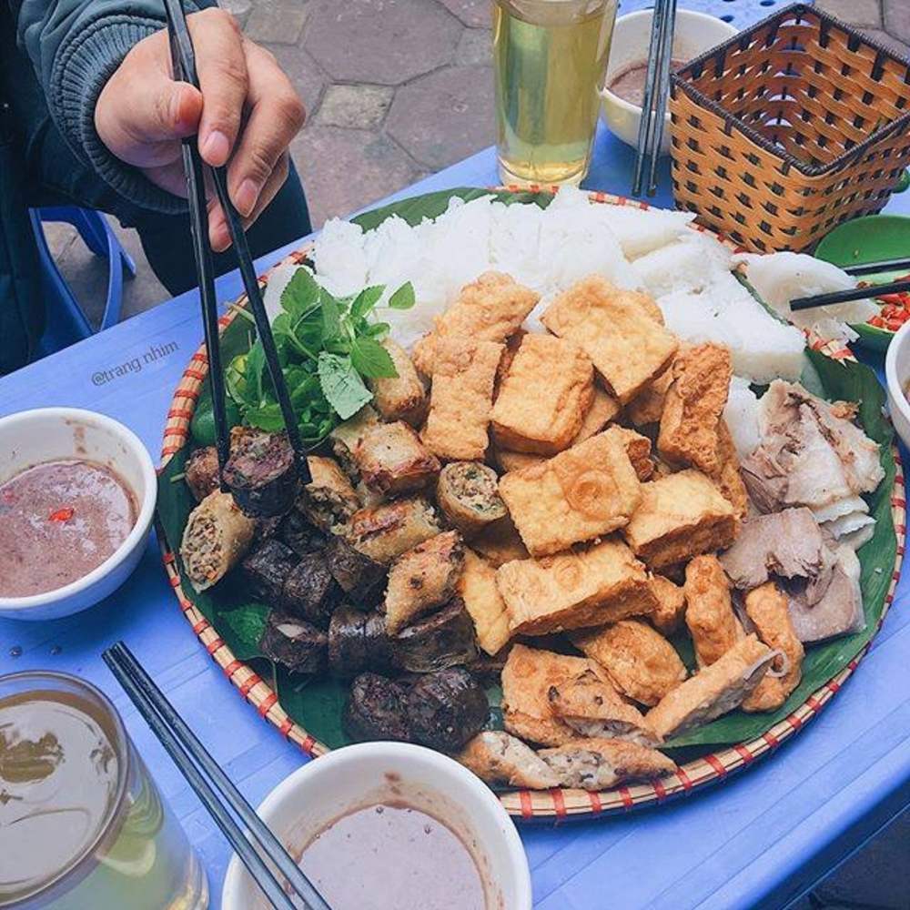 Bombardment of 7 Hanoi vermicelli and tofu shops with shrimp paste causes trauma 9