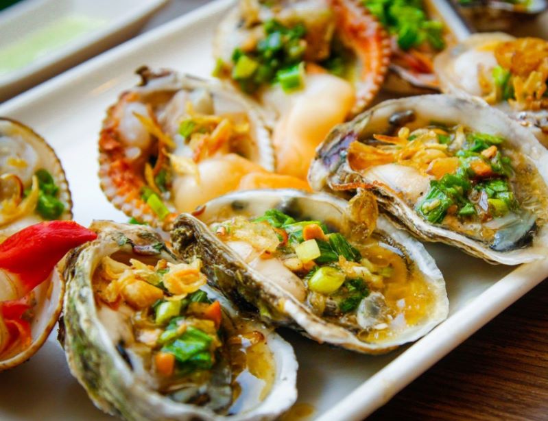 Bombing the famous and long-standing Ba Thoi Seafood in Da Nang 6