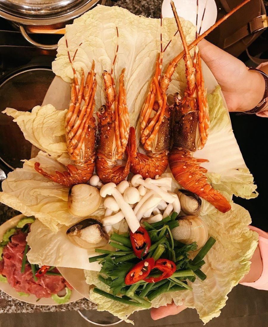Bombing Ba Thoi Da Nang's famous and long-standing seafood 7