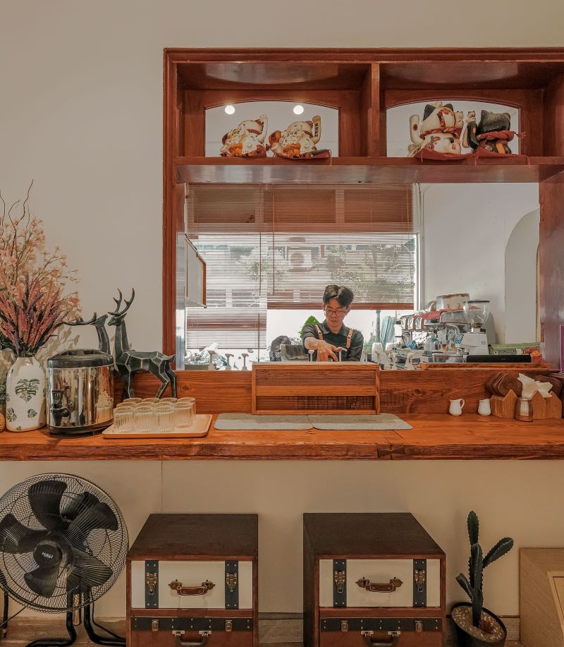 Oromia Coffee & Lounge with European design and diverse menu 6