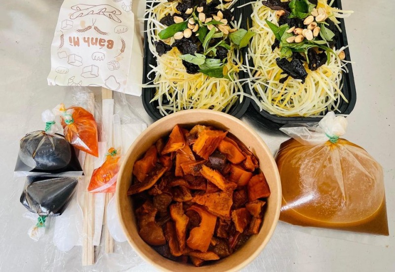 Save now the top 7 delicious Pha Lau restaurants in District 4 3
