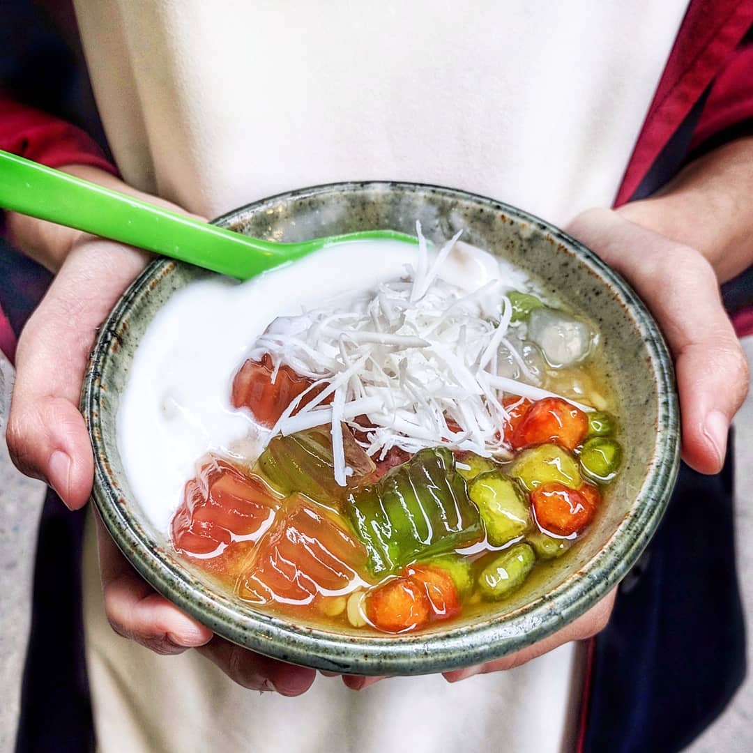 Discovering the buzzing green wall at Nha Xanh Tea Shop in Hanoi 8
