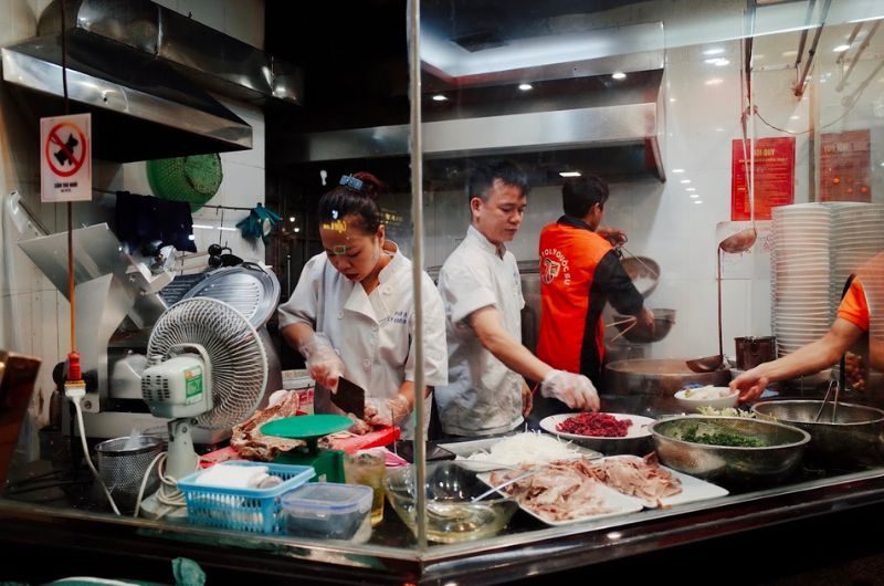 Pho 10 Ly Quoc Su, the quintessence of traditional Vietnamese cuisine 9