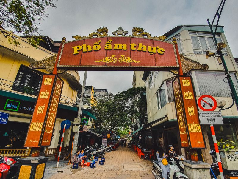 Explore 15 culinary streets of Hanoi with all kinds of delicious specialties 3