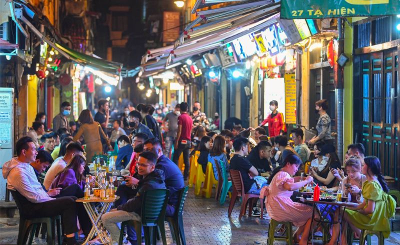 Explore 15 culinary streets of Hanoi with all kinds of delicious specialties 4