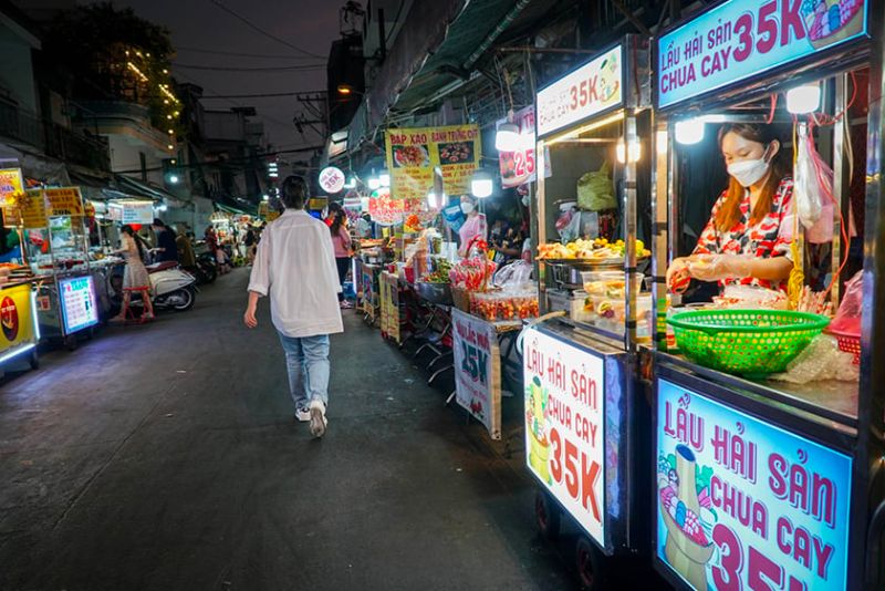 Explore 15 culinary streets of Hanoi with all kinds of delicious specialties 9