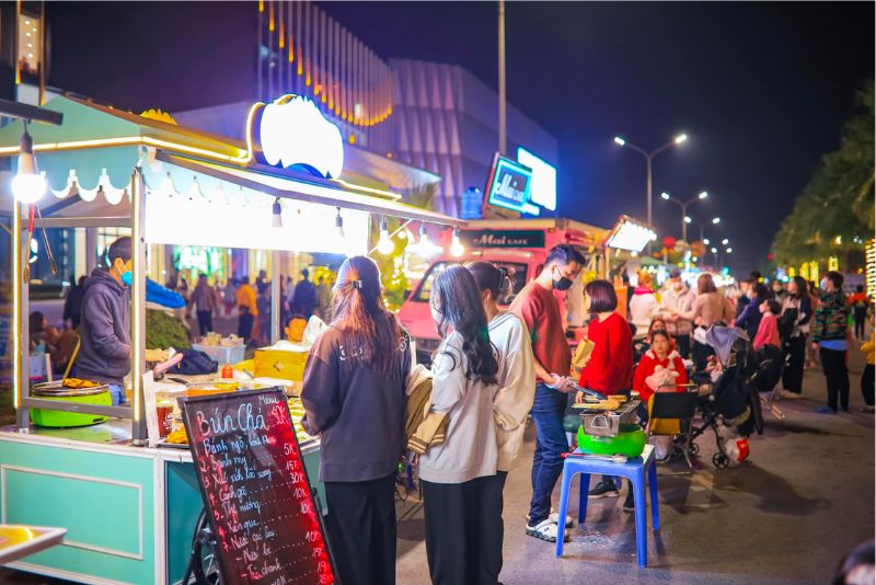 Explore Hanoi's 15 culinary streets with delicious specialties 11