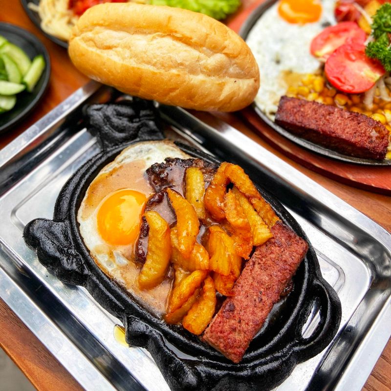 Explore Hanoi's 15 culinary streets with all kinds of delicious specialties