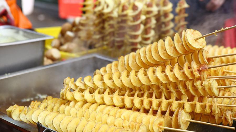 Hang Buom Food Street - The place to sweep delicious dishes of Hanoi 4