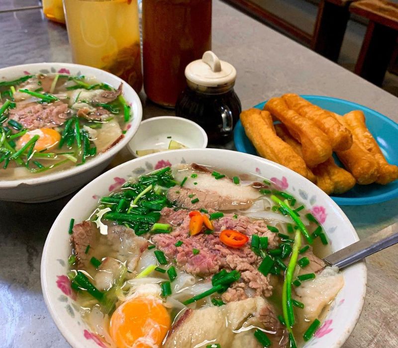 List of 10 unique beef pho restaurants with wine sauce in Hanoi 6