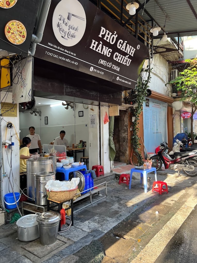 Enjoy Hanoi's pho specialties with 6 famous pho restaurants 4