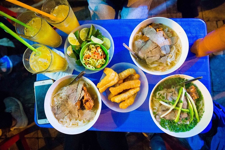 Enjoy Hanoi's pho specialties with 6 famous pho restaurants 7