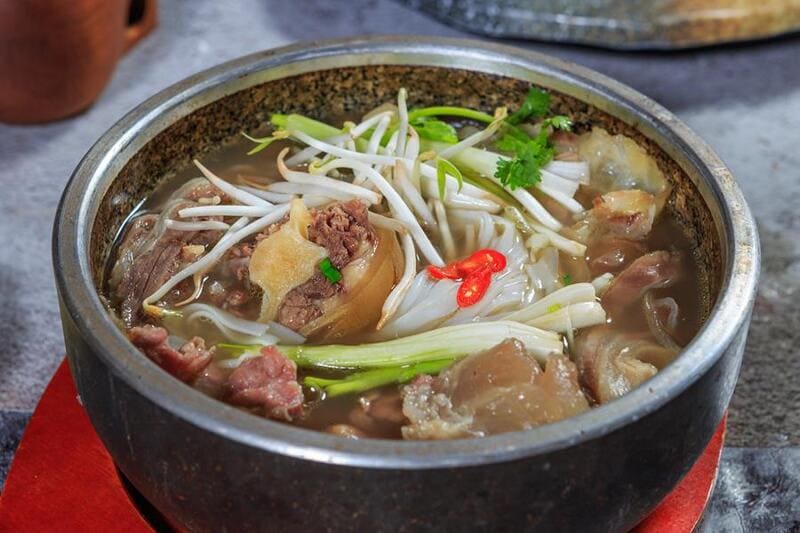 Top 6 stone bowl pho restaurants in Saigon that attract diners who forget the way back 9