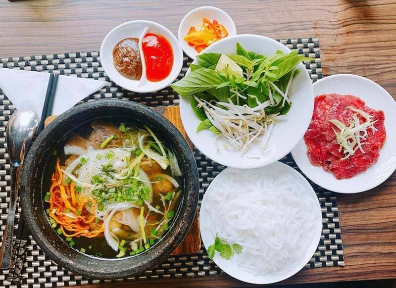 Top 4 stone bowl pho restaurants in Da Lat with unique cooking styles 2