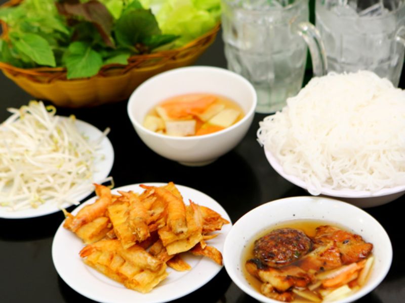 Top 10 famous delicious restaurants in District 1 in Saigon, worth trying in 2015