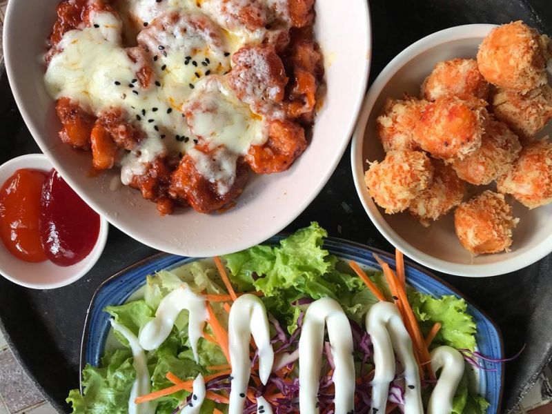 Experience the top 10 most delicious restaurants in District 4 that cannot be missed 6
