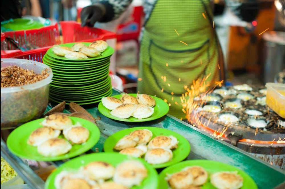 Nha Chung Banh Can Restaurant - Only has eggs and dough dipped in fish sauce but is strangely attractive 4