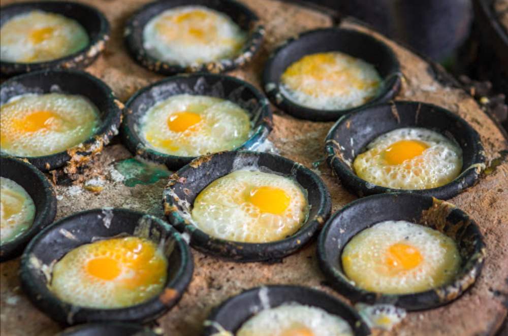 Nha Chung Banh Can Restaurant - Only has eggs and dough dipped in fish sauce but is strangely attractive 5