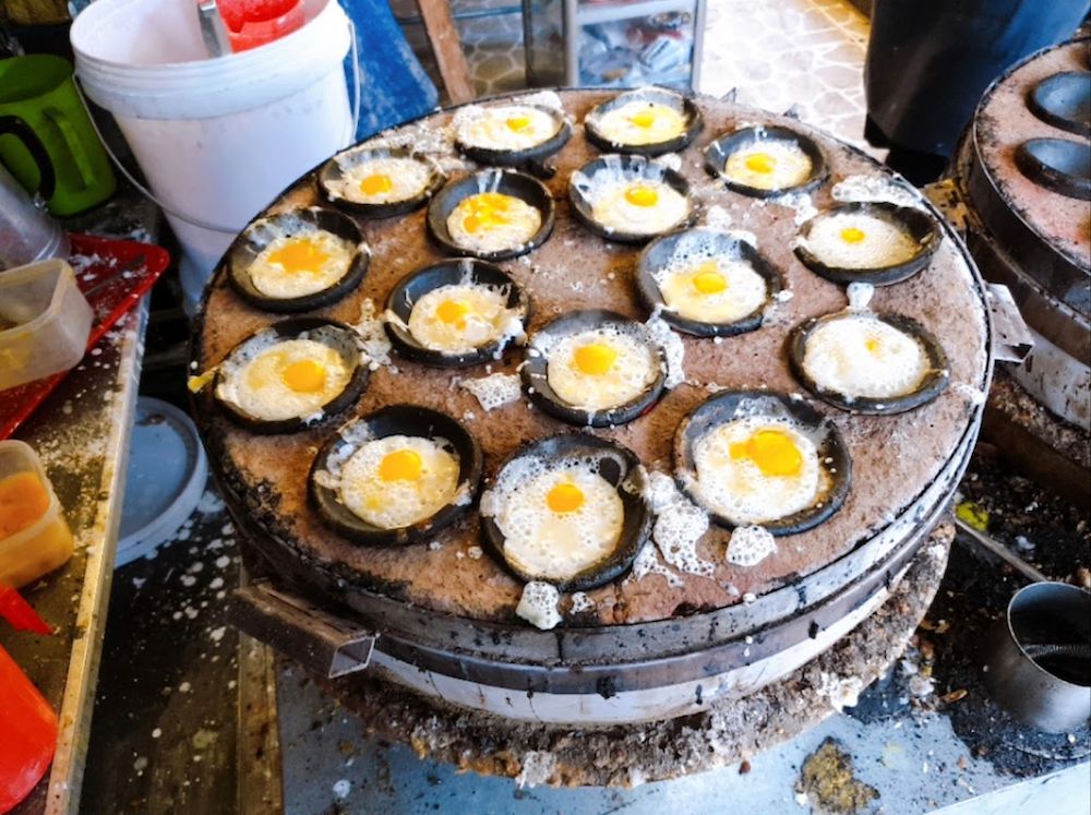 Nha Chung Banh Can Restaurant - Only has eggs and dough dipped in fish sauce but is strangely attractive 6