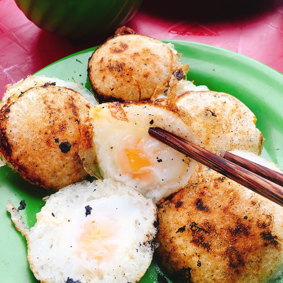 Nha Chung Banh Can Restaurant - Only has eggs and dough dipped in fish sauce but is strangely attractive 7
