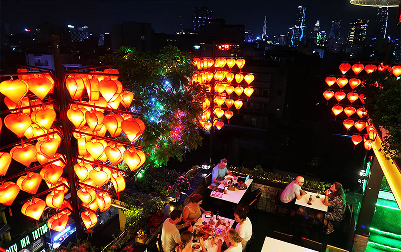 Top 10 bars in District 1 that are most vibrant and attractive to young people 5