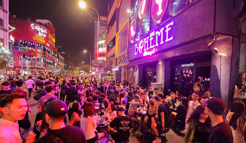 Top 10 bars in District 1 that are most vibrant and attractive to young people 7