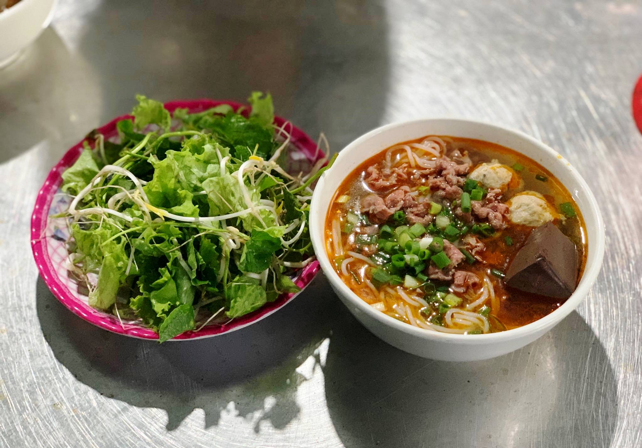 Hue beef noodle shop that only sells at night is very unique 2