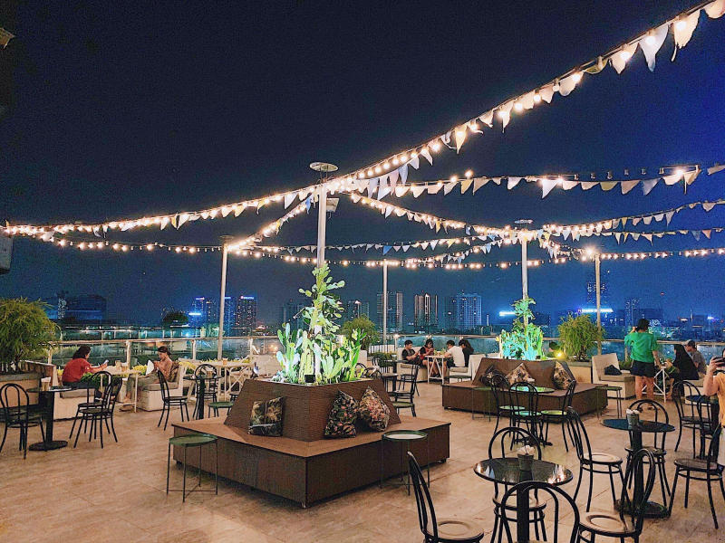 Top 10 beautiful cafes in Hanoi with beautiful space 3