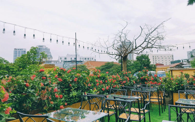 Top 10 beautiful cafes in Hanoi with beautiful space 11